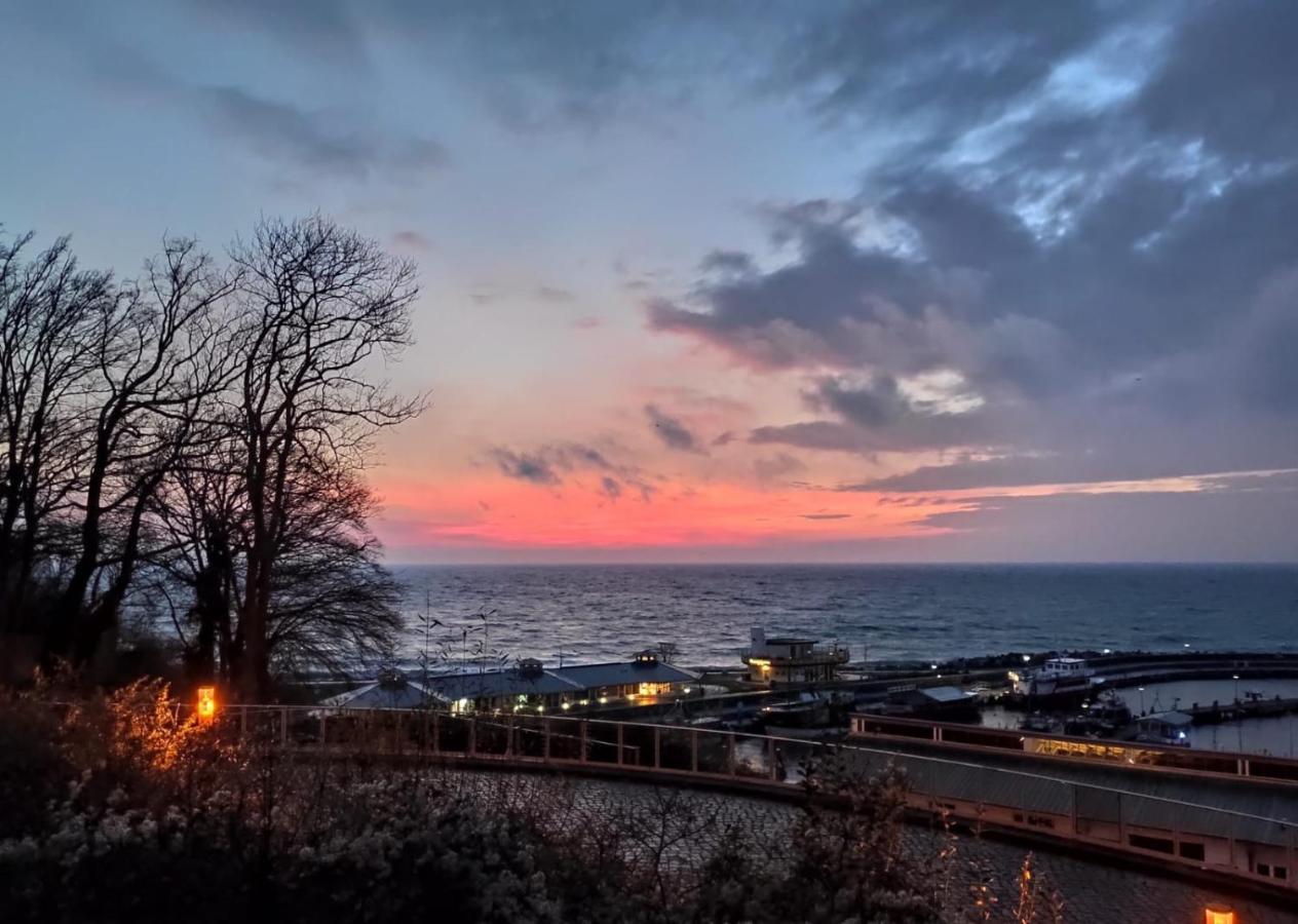 Seelotsenstation Sassnitz Mit Hafenblick By Unsere Urlaubszeit Esterno foto